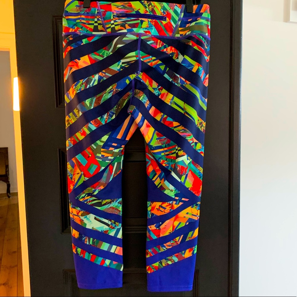 Tropical Athleta workout crop leggings